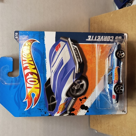 D9 hot wheels 69 corvette stingray race team with shipping protector - Picture 1 of 3